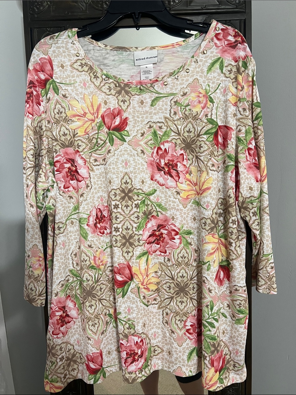 Alfred Dunner Beige Floral Long-Sleeve Women's Blouse